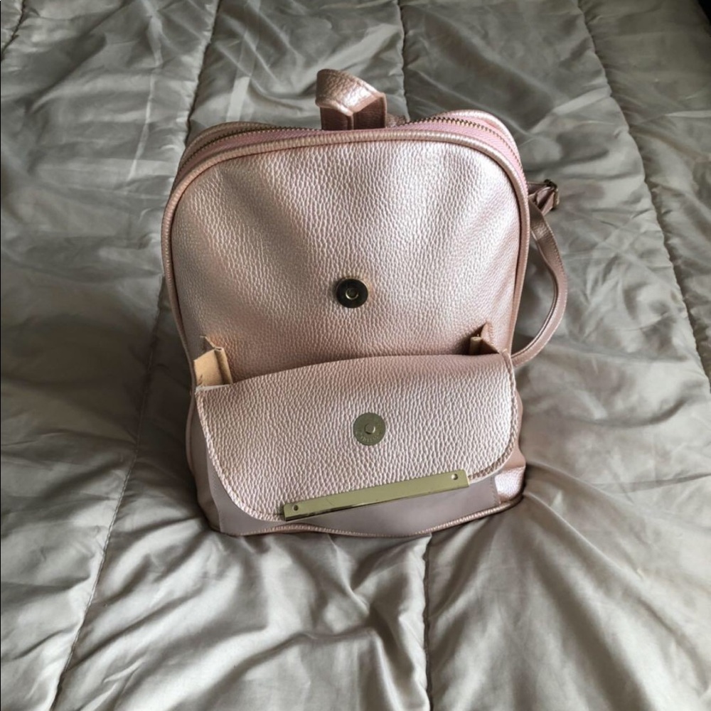 Medium back pack - Picture 2 of 3